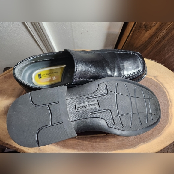 DOCKERS Men's Black Slip On Leather Shoes - All-Motion Comfort - Size 10.5 - Picture 3 of 5